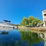 Beachfront Neves דירה *