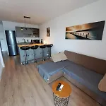 Beachfront Neves דירה