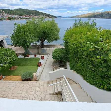 Beachfront Neves דירה