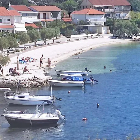 Beachfront Neves *