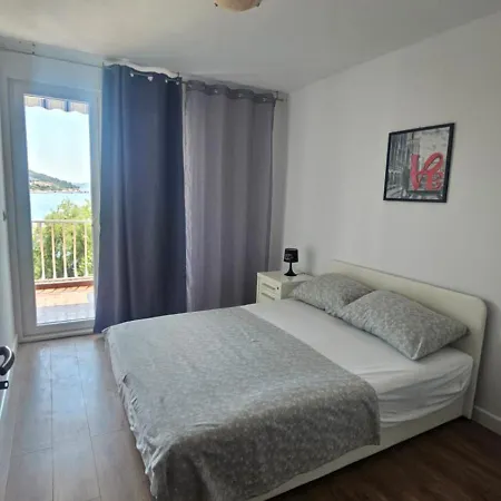 Beachfront Neves *