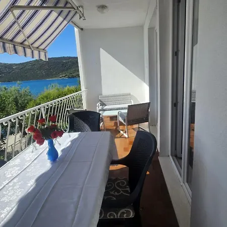Beachfront Neves דירה