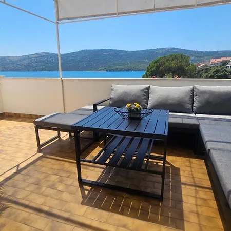 Beachfront Neves דירה