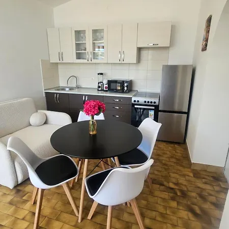 Beachfront Neves דירה *