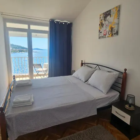 Beachfront Neves דירה *