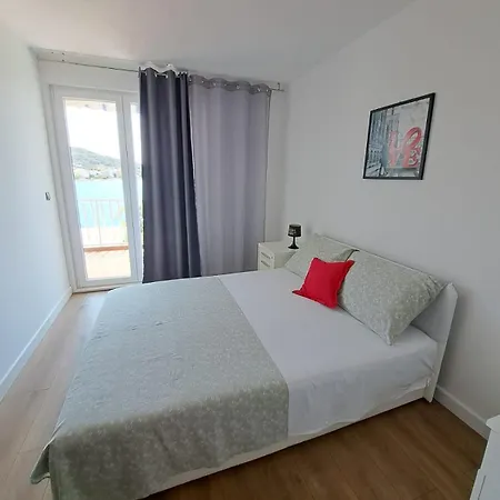 Beachfront Neves *