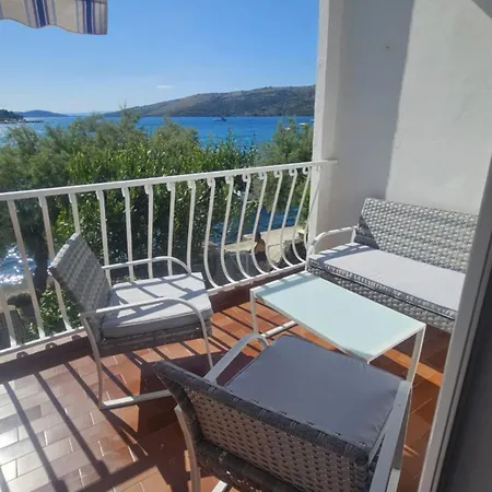 Beachfront Neves Apartman