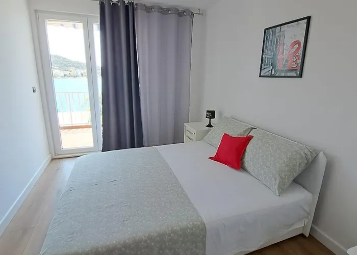 Beachfront Neves *
